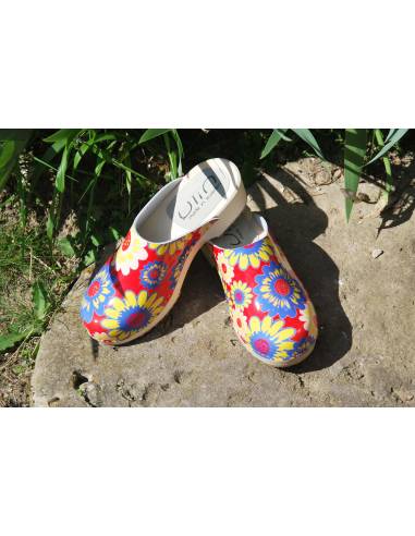 Wooden Swedish women lack leather clogs