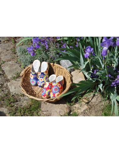 Wooden Swedish women lack leather clogs