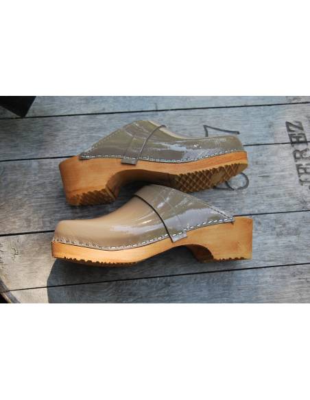 Sabot femme suédois bois et cuir vernis