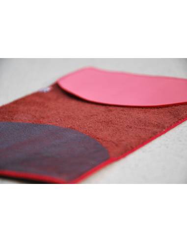 Protection passeport en cuir d'agneau bordeaux marbré vernis et rose 