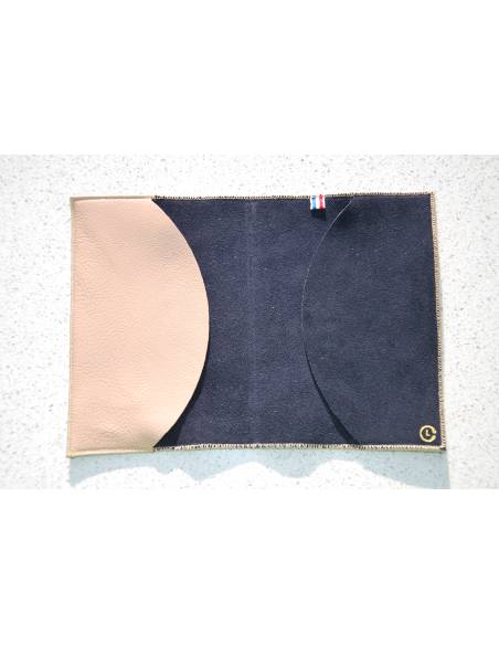 Étui de passeport en cuir nubuck bleu et cuir d'agneau biege 