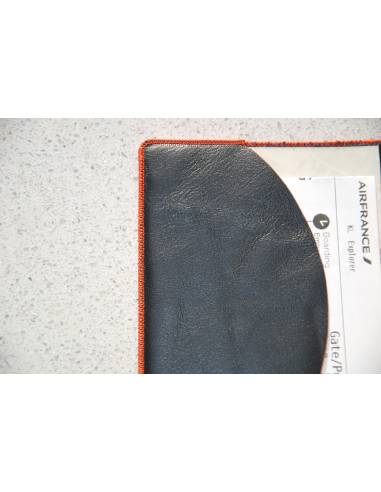 Étui passeport en cuir d'agneau bordeaux satiné et rose