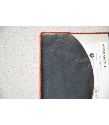 Étui passeport en cuir d'agneau bordeaux satiné et rose