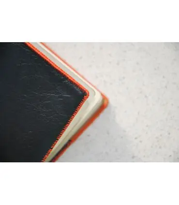 Funda para pasaporte de piel de cordero satinada burdeos y rosa 