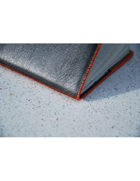 Funda para pasaporte de piel de cordero satinada burdeos y rosa 
