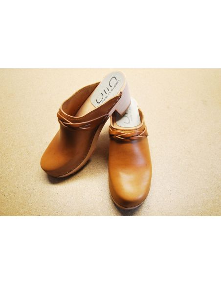 Sabots suédois femme talons larges bois et cuir tannage végétal ou nubuck