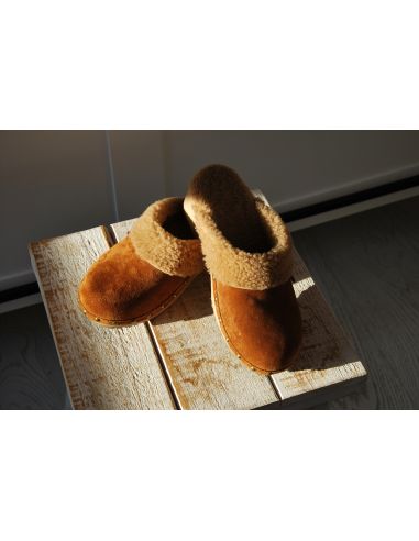 Mules fourrées femme et homme en peau de mouton retournée camel caramel