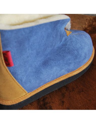 Chausson mouton en peau lainée bleu et cognac 