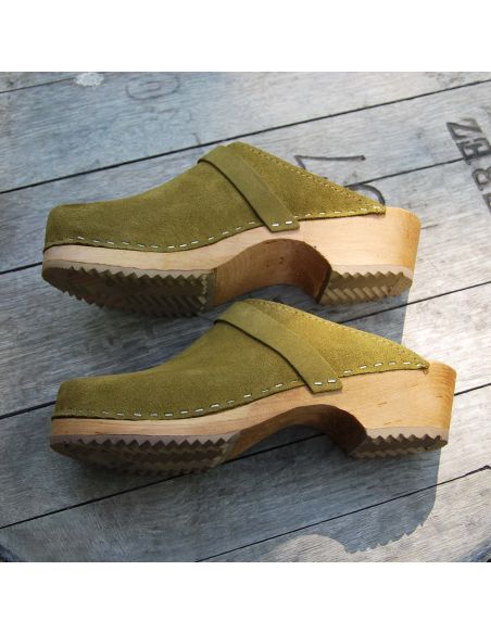 Sabots suédois femme en daim nubuck kaki