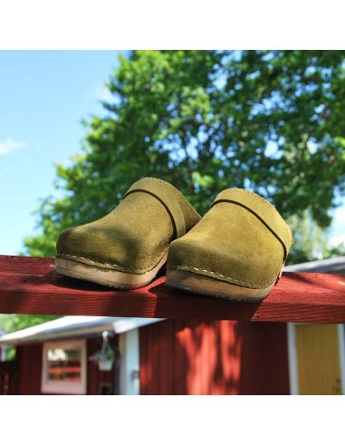 Women's swedish clogs in luxury nubuck suede