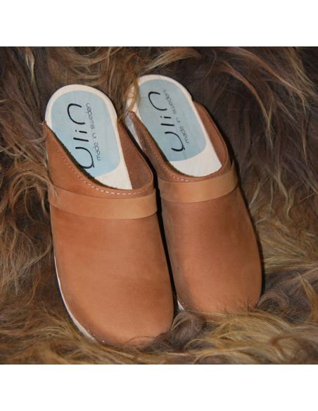 Women's Swedish clogs in  nubuck peach leather and wooden sole