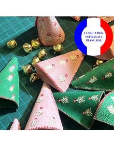 Clochette de Noël Rose aux motifs nordiques en cuir d'agneau peint pour Sapin