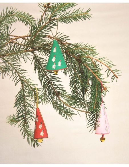 Weihnachtsglöckchen Rose mit nordischen Motiven aus bemaltem Lammleder für den Weihnachtsbaum