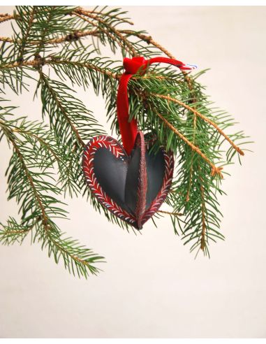 Weihnachtsdekoration aus goldfarbenem Lammleder handbemalt