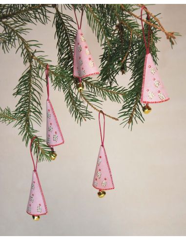 Campanilla navideña rosa con motivos nórdicos en piel de cordero pintada para el árbol de Navidad