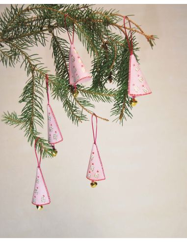 Weihnachtsglöckchen Rose mit nordischen Motiven aus bemaltem Lammleder für den Weihnachtsbaum