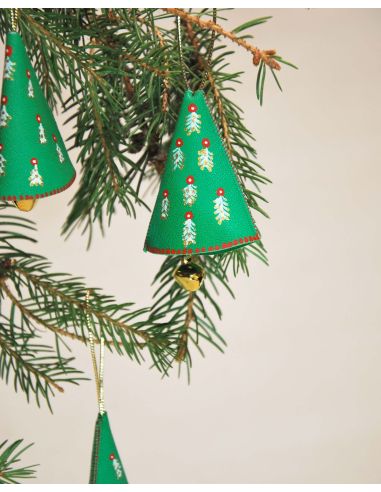 Campanilla navideña rosa con motivos nórdicos en piel de cordero pintada para el árbol de Navidad