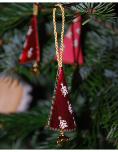 Campanilla navideña rosa con motivos nórdicos en piel de cordero pintada para el árbol de Navidad