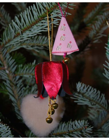 Weihnachtsglöckchen Rose mit nordischen Motiven aus bemaltem Lammleder für den Weihnachtsbaum