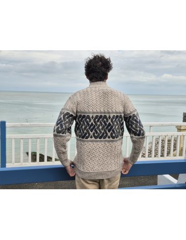 Jersey de jacquard celta con media cremallera en pura lana merino.