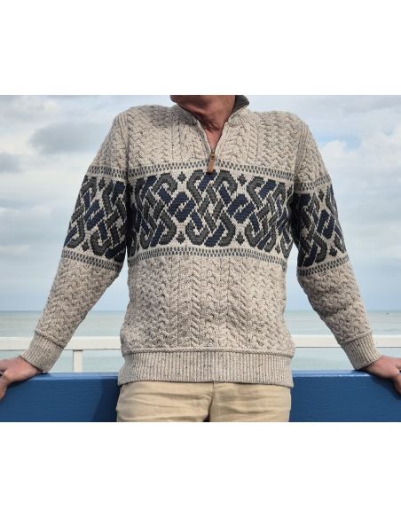 Jersey de jacquard celta con media cremallera en pura lana merino.