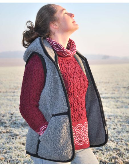 Jersey túnica de mujer con jacquard irlandés, punto intarsia y lana merino pura y cálida