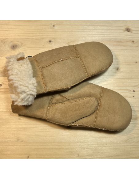 Moufles homme et femme  chaudes en peau d'agneau retournée 