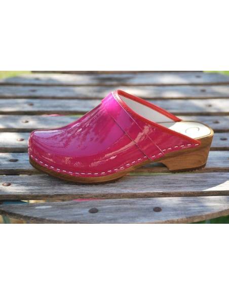 Wooden Swedish women lack leather clogs