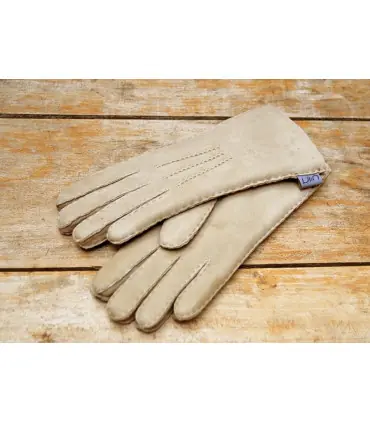 Lujosa piel de cordero volvió guantes