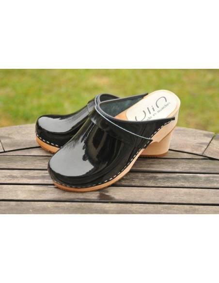 Wooden Swedish women lack leather clogs