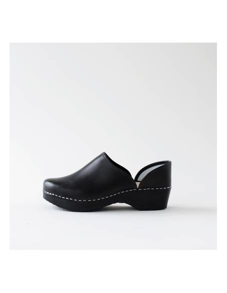 Sabot unisexe en cuir noir confortable et adapté pour le secteur médical