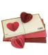 postal y decoración móvil del corazón rosa o verde madera de abedul