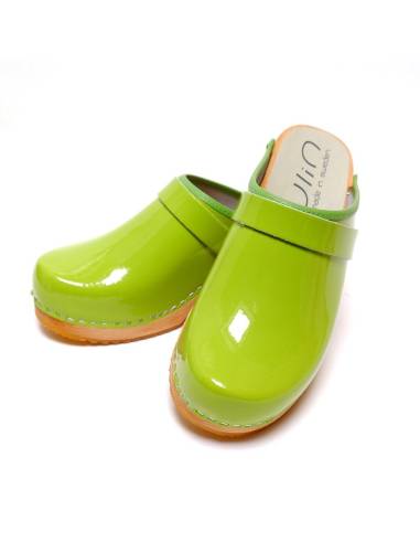 Sabots suédois vernis vert pomme femme