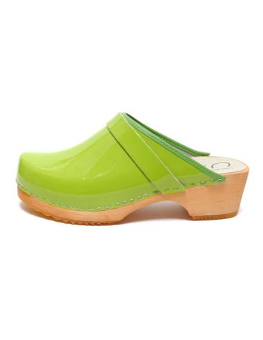 Sabots suédois femme bois et cuir vernis vert pomme