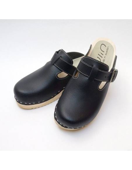 zuecos de madera y cuero de vaca genuino