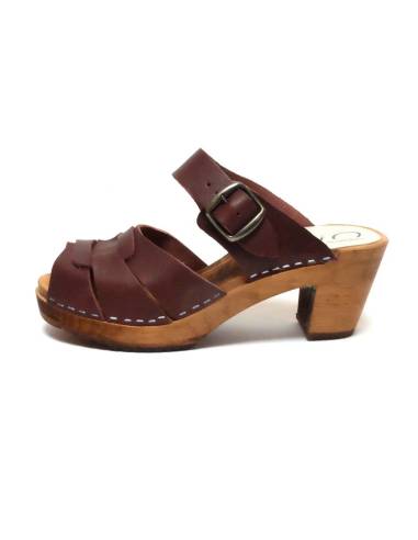 Sabots mules ouverts à boucle talons hauts bois et cuir tannage végétal rouge paprika