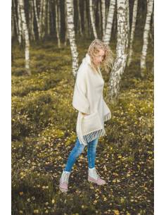 Cape mantle in pure new wool with collar and buttons