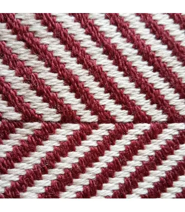 Plaid fin en pure laine  à motifs chevrons design rouge bordeaux