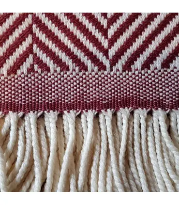 Plaid fin en pure laine  à motifs chevrons design rouge bordeaux