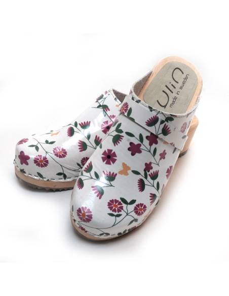 Sabots suedois en cuir imprimé liberty blanc et violet motif floraux et floral rose rouge violet bleu jaune à fleurs