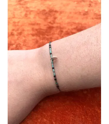 Bracelet fin parfait pour l'été vert et noir, perle de verre et métallique 