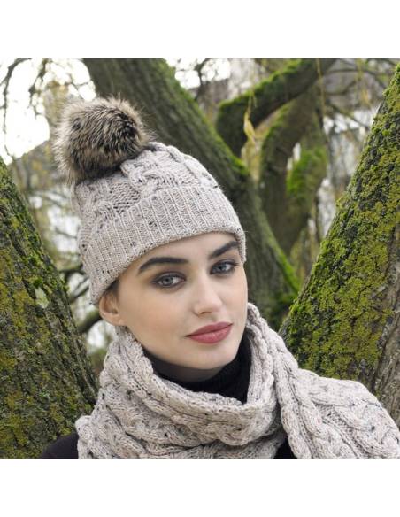 Women's merinowool beanie with pompon