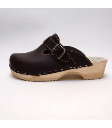 zuecos de madera y cuero nero