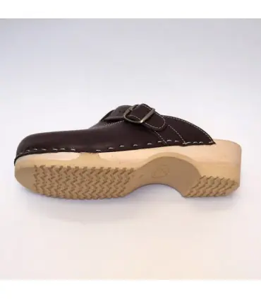 zuecos de madera y cuero nero