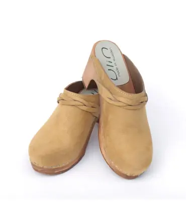 Sabots suédois femme talons en bois et cuir daim avec détail tressé 