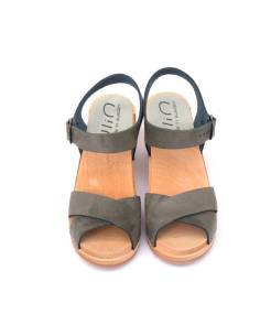 Sandals Swedish woman wood leather bare feet heels Bali 2