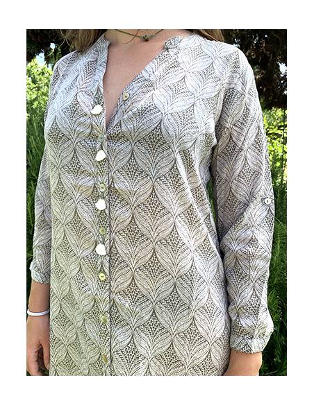 Elegantes und stilvolles  Shirt fur Damen mit Mao-Kragen und Bommeln.