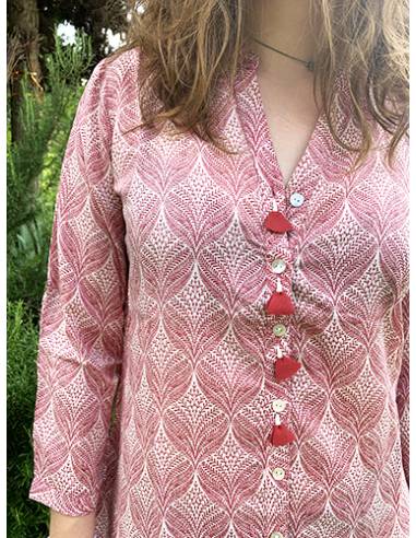 Elegante y elegante camisa modal con cuello mao y botones de pompón.