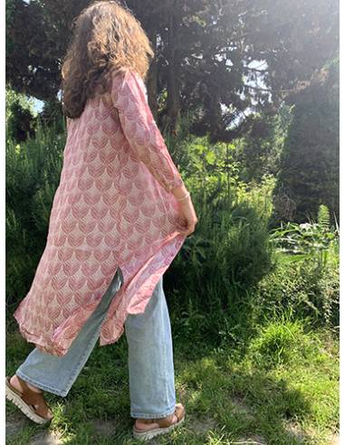 Elegantes und stilvolles  Shirt fur Damen mit Mao-Kragen und Bommeln.