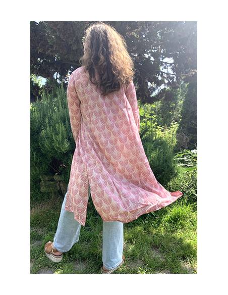 Elegantes und stilvolles  Shirt fur Damen mit Mao-Kragen und Bommeln.